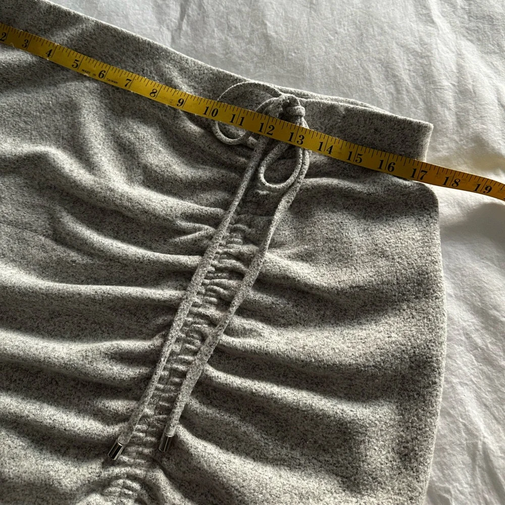 White House Black Market gray ruched skirt, size large - Picture 8 of 13